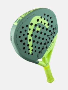 Extreme power is mixed with outstanding maneuverability with the diamond-shaped EXTREME MOTION PADEL RACQUET for advanced and professional players.